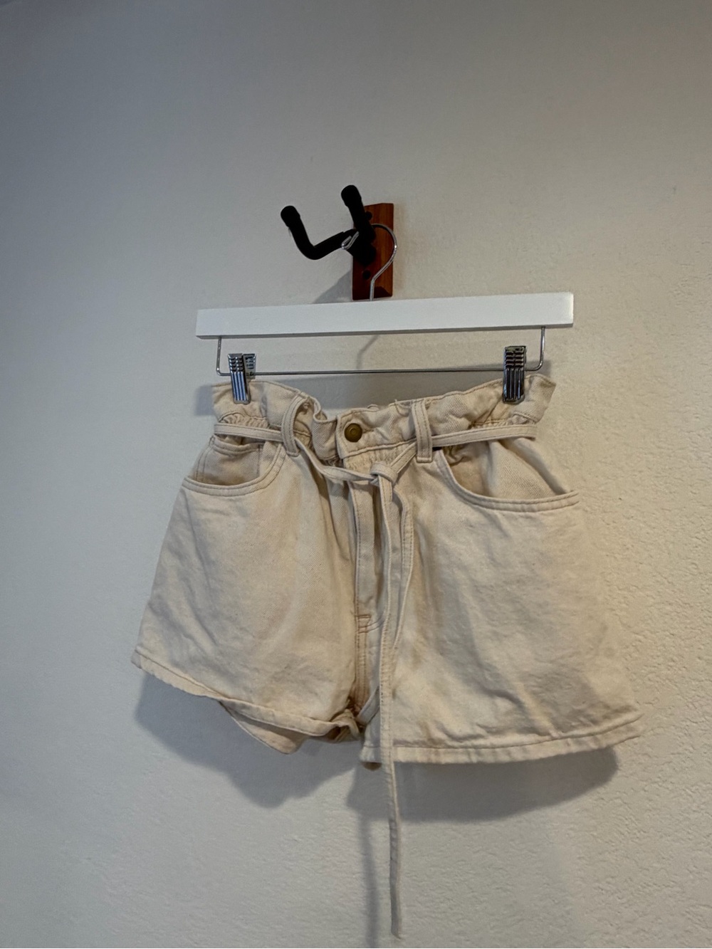 H&M High-Waist Paperbag Shorts in Cream